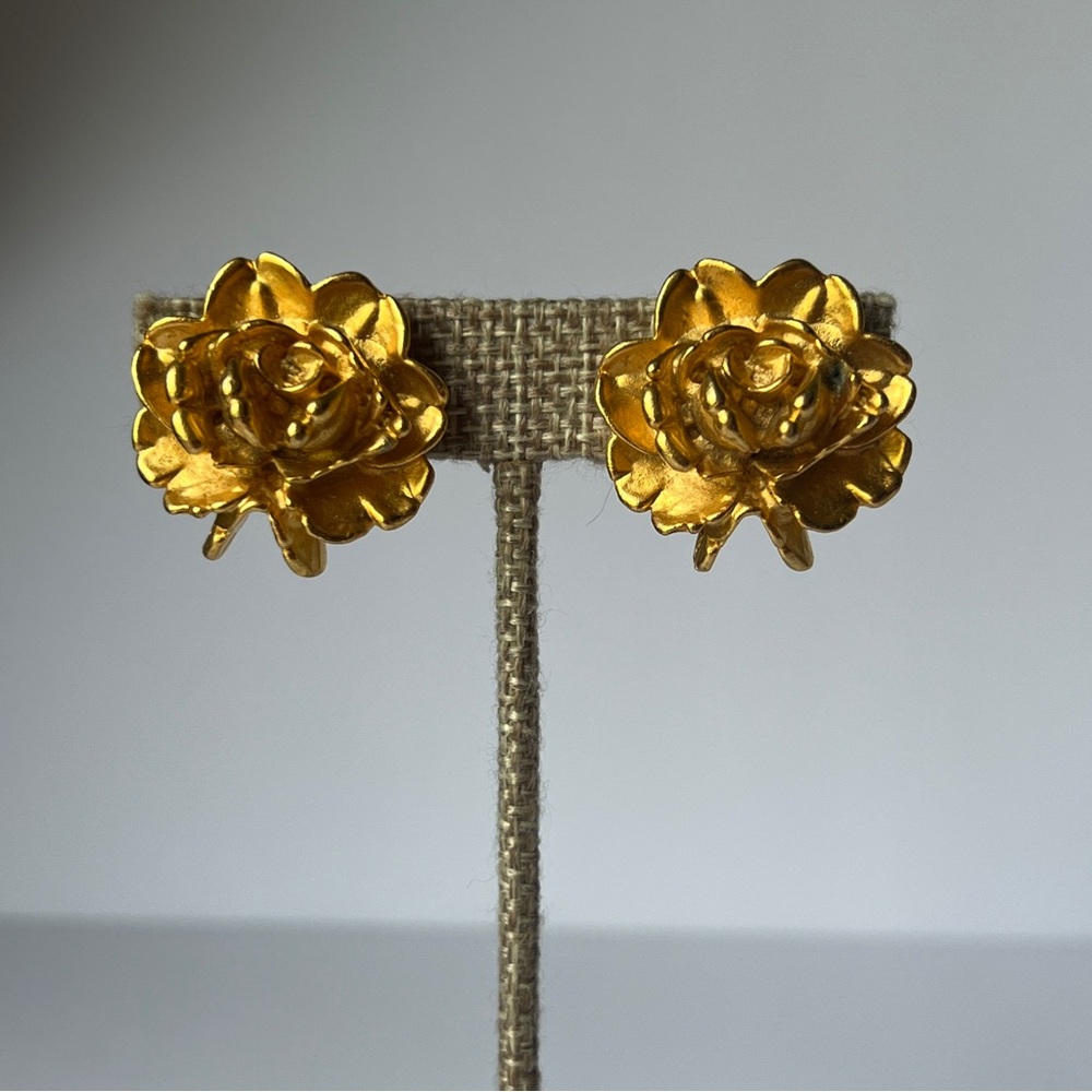 Chunky Gold Flower Floral Clip-on Earrings